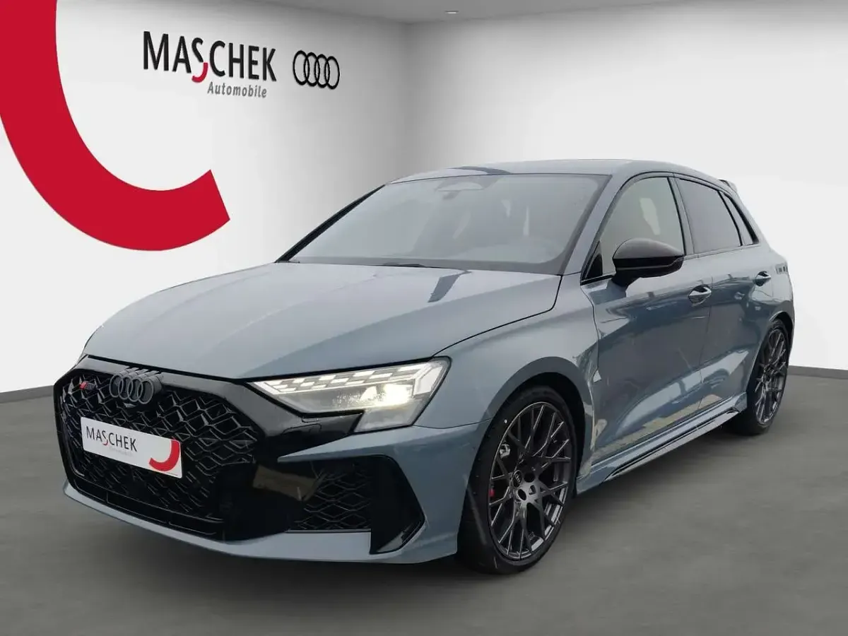 Neu Audi RS3 Sport 400 PS (294 kW) 2025 Grau Limousine