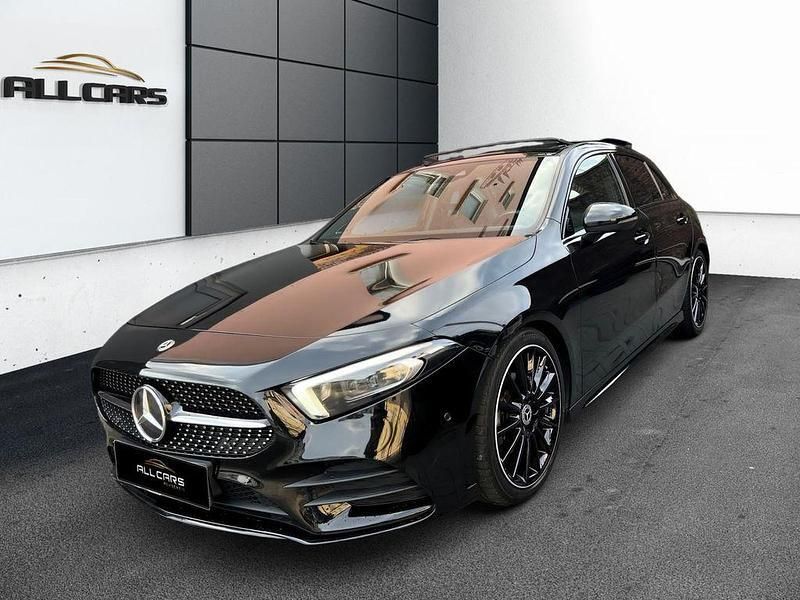 Kosmosschwarz metallicla Gebraucht 2018 Mercedes A200 AMG line Limousine | 25.490 € (Etwas zu teuer) - Bild 1/4