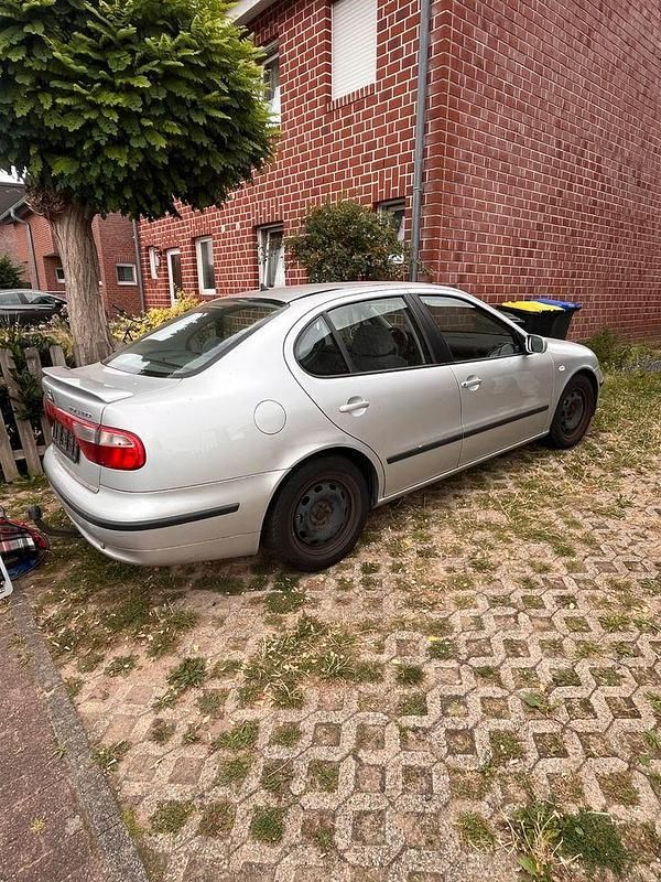Silber Gebraucht 2001 Seat Toledo Limousine | 750 € - Bild 1/4