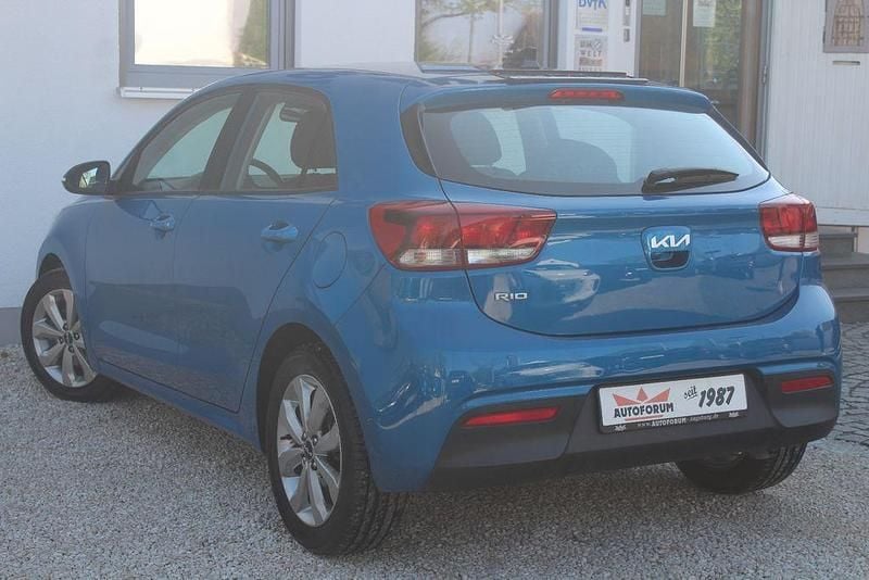 Używany Kia Rio Vision 101 KM (74 kW) 2023 Niebieski Hatchback