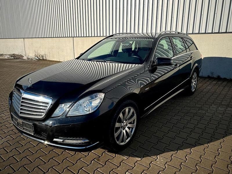 Gebraucht Mercedes E220 170 PS (125 kW) 2012 Schwarz Kombi