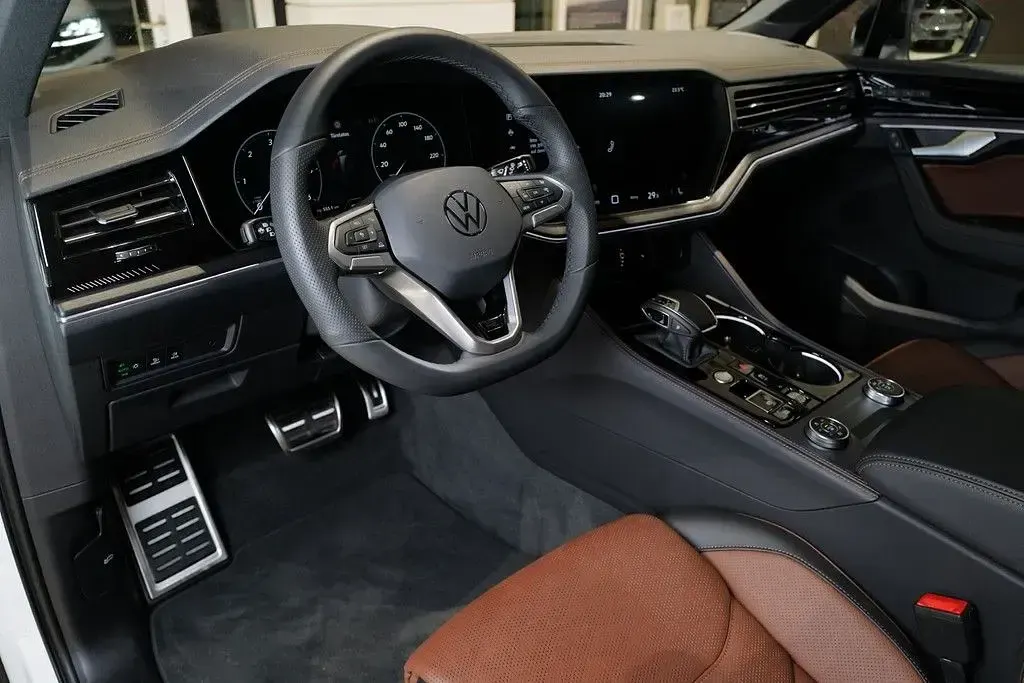 Gebraucht VW Touareg Style 286 PS (210 kW) 2025 Oryxweiß perlmutteffekt SUV