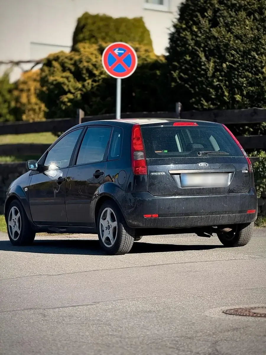 Gebraucht Ford Focus 90 PS (66 kW) 2005 Schwarz Kleinwagen
