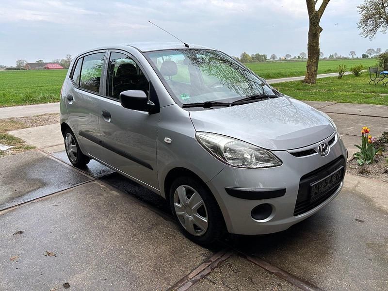 Gebraucht Hyundai i10 78 PS (57 kW) 2009 Silber Kleinwagen