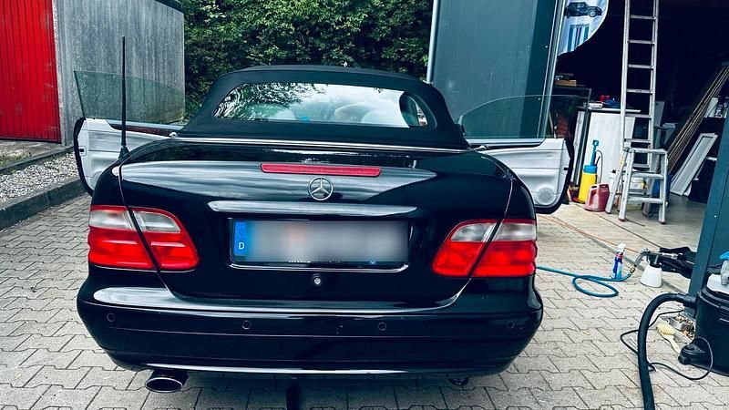 Gebraucht Mercedes CLK320 213 PS (156 kW) 2001 Schwarz Cabrio