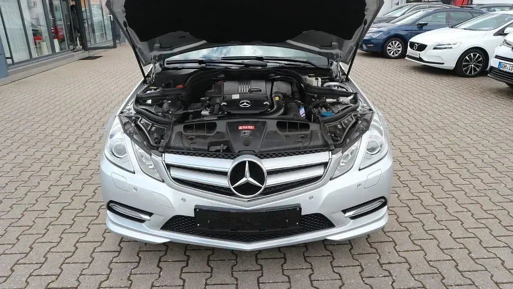 Usado Mercedes E200 184 CV (135 kW) 2013 Plateado Coupe