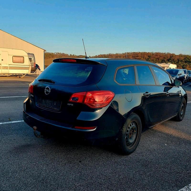 Gebraucht Opel Astra Sport 125 PS (91 kW) 2012 Schwarz Limousine