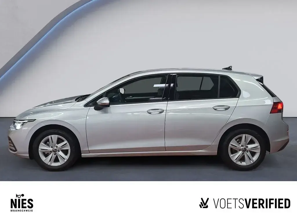 Gebraucht VW Golf VIII Life 131 PS (96 kW) 2024 Silber Limousine