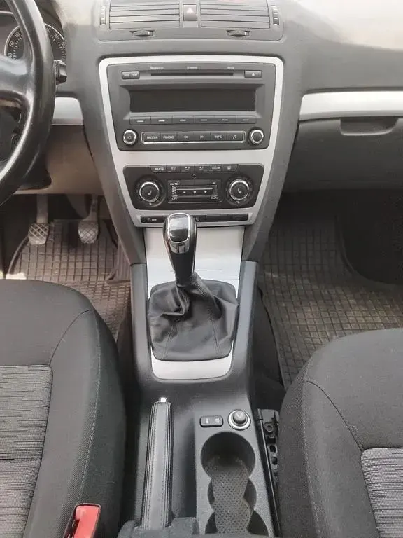 Używany Skoda Octavia Ambiente 122 KM (89 kW) 2011 Czarny Kombi
