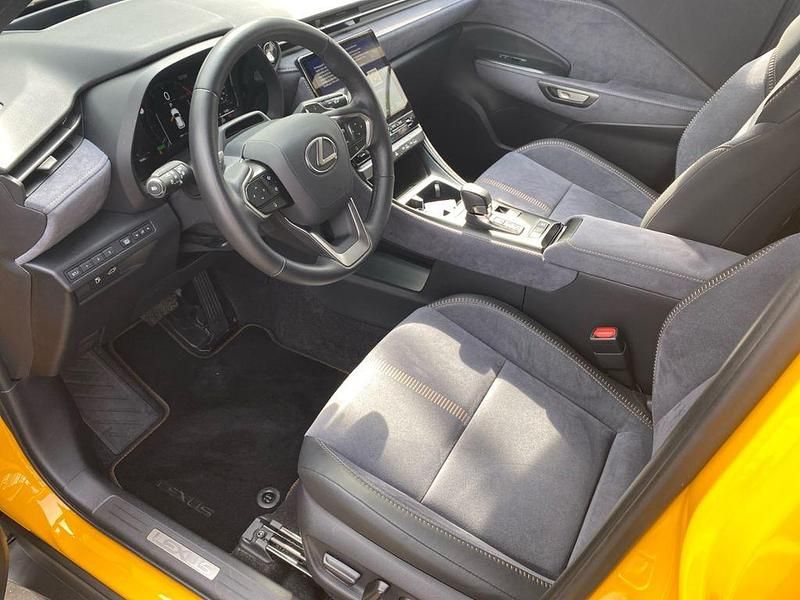 Gelb Gebraucht 2025 Lexus LBX SUV | 36.990 € (Etwas zu teuer) - Bild 1/4