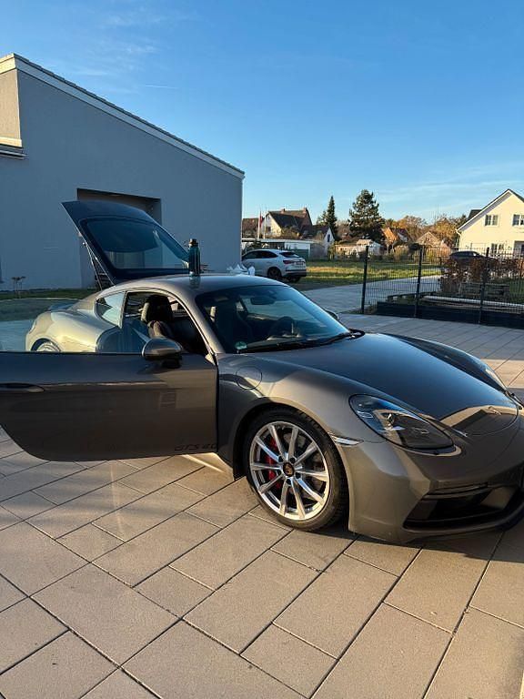 Grau Gebraucht 2020 Porsche Cayman GTS Coupé | 81.990 € (Etwas zu teuer) - Bild 1/3