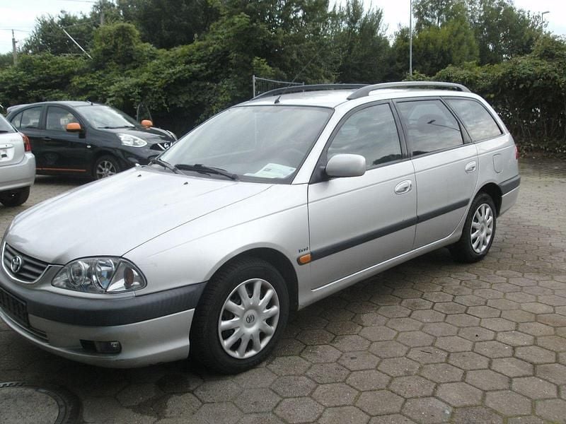 Gebraucht Toyota Avensis Sol 129 PS (94 kW) 2002 Silber Kombi