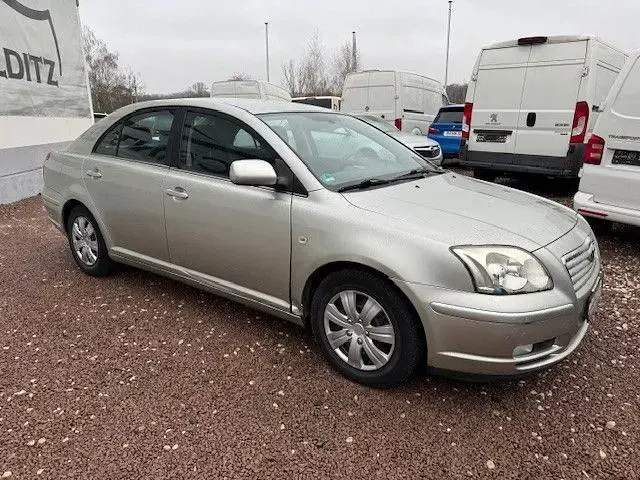 Gebraucht Toyota Avensis 129 PS (94 kW) 2003 Silber Limousine
