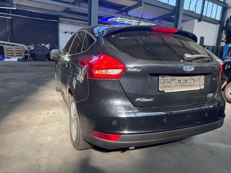 Gebraucht Ford Focus Business Edition 125 PS (91 kW) 2016 Iridiumschwarz metallic Limousine