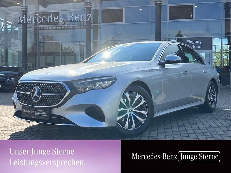 Silber Gebraucht 2024 Mercedes E220 Advanced Limousine | 48.985 € (Superpreis) - Bild 1/3