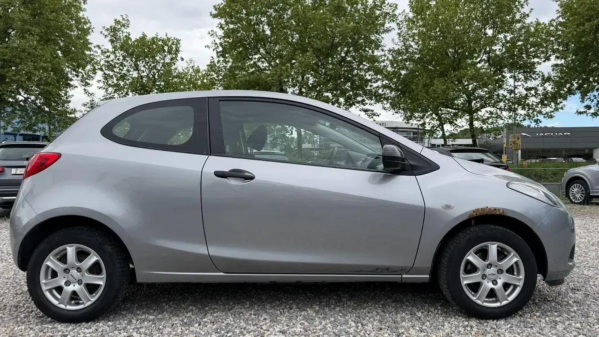 Gebraucht Mazda 2 Impuls 75 PS (55 kW) 2009 Plutossilber metallic Kleinwagen