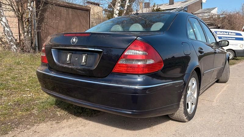 Gebraucht Mercedes E280 140 PS (102 kW) 2006 Blau Limousine