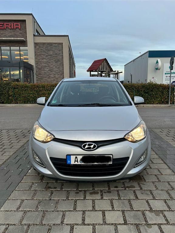 Gebraucht Hyundai i20 Edition 86 PS (63 kW) 2013 Grau Kleinwagen