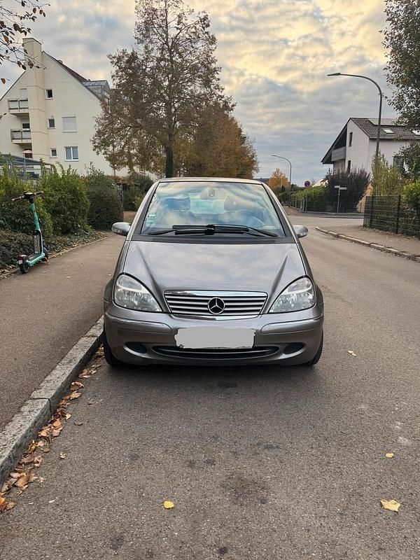 Grau Gebraucht 2004 Mercedes A190 Kleinwagen | 3.250 € (Fairer Preis) - Bild 1/4