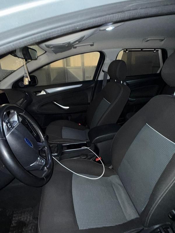 Gebraucht Ford Mondeo 115 PS (84 kW) 2011 Grau Kombi