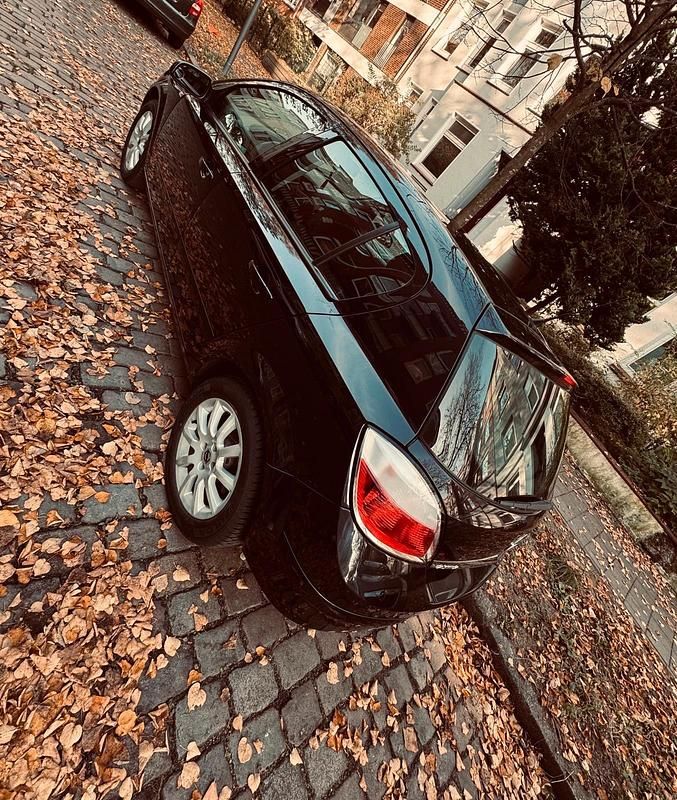 Gebraucht Opel Astra 105 PS (77 kW) 2007 Schwarz Limousine