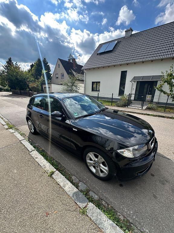 Schwarz Gebraucht 2009 BMW 116 Kleinwagen | 2.500 € (Guter Preis) - Bild 1/4