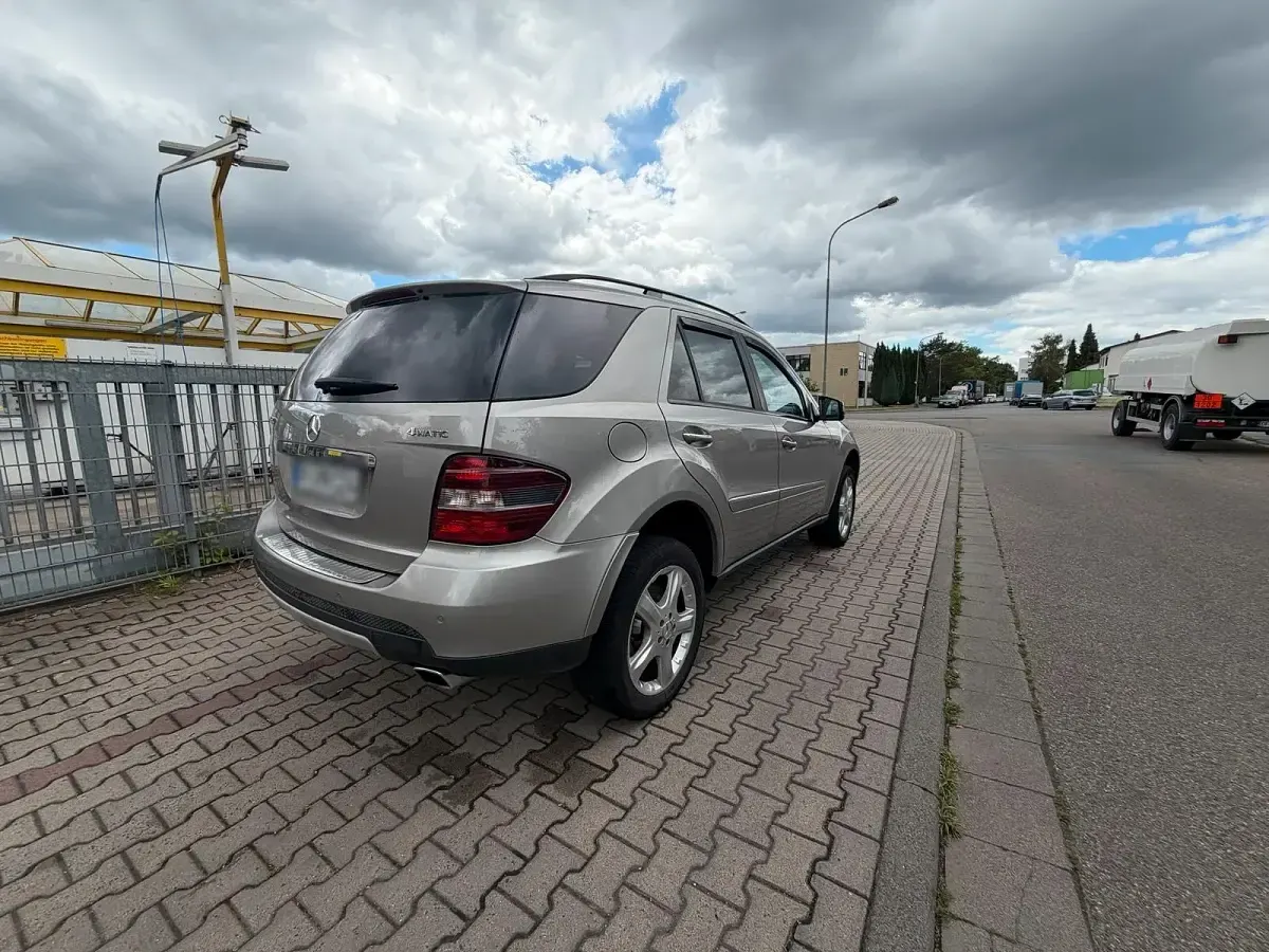 Gebraucht Mercedes ML500 306 PS (225 kW) 2007 Andere farben SUV