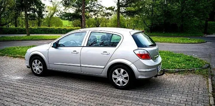 Brugt Opel Astra 105 HK (77 kW) 2005 Sølv Hatchback