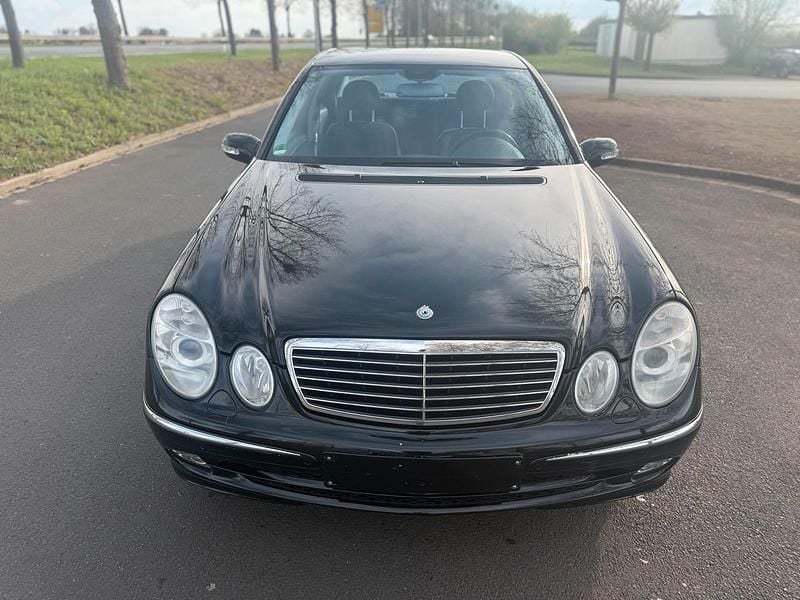 Schwarz Gebraucht 2002 Mercedes E320 Avantgarde Limousine | 3.490 € (Superpreis) - Bild 1/4