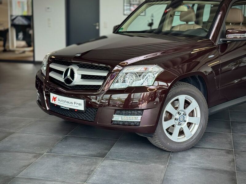 Cupritbraun metalliclack Gebraucht 2010 Mercedes GLK250 SUV | 23.880 € - Bild 1/4