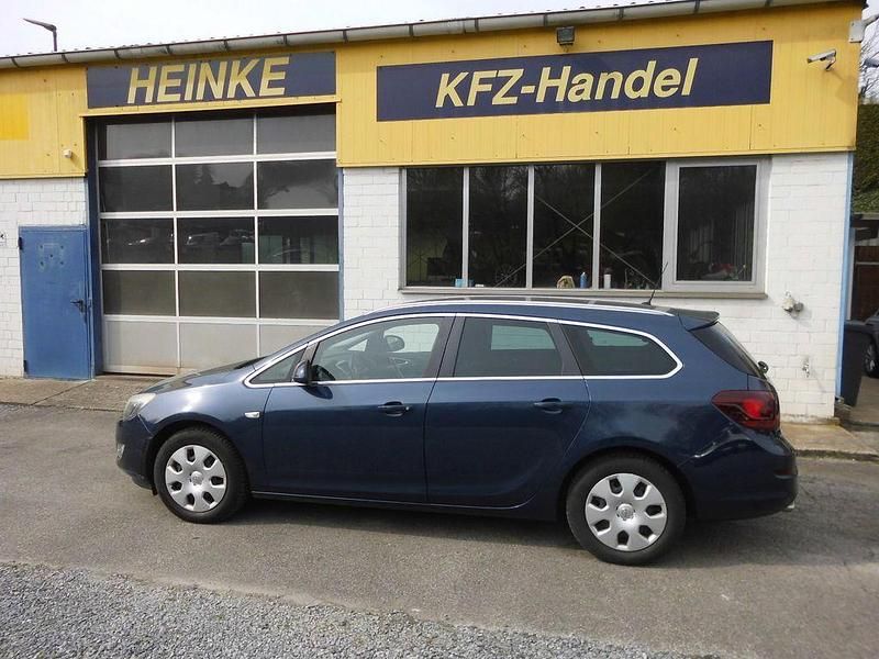 Gebraucht Opel Astra 179 PS (131 kW) 2011 Blau Limousine