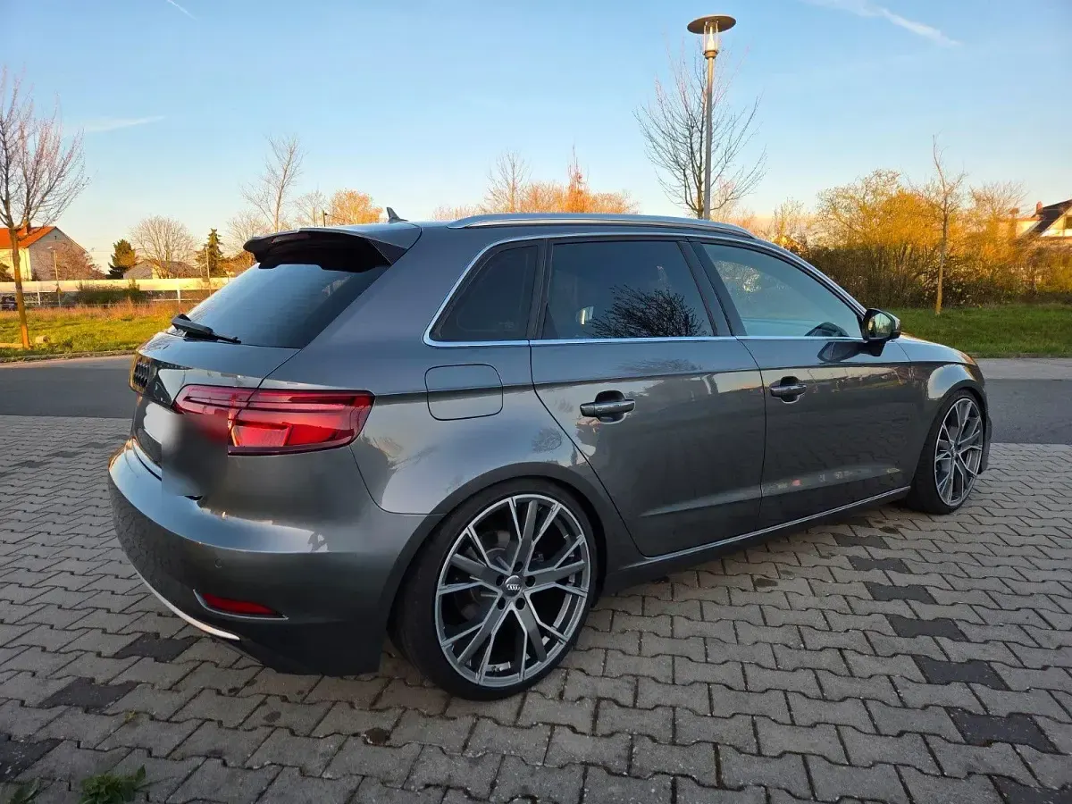 Gebraucht Audi A3 Ambiente 150 PS (110 kW) 2018 Grau Limousine