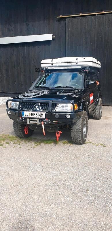 Schwarz Gebraucht 2005 Mitsubishi Pajero SUV | 19.900 € - Bild 1/4