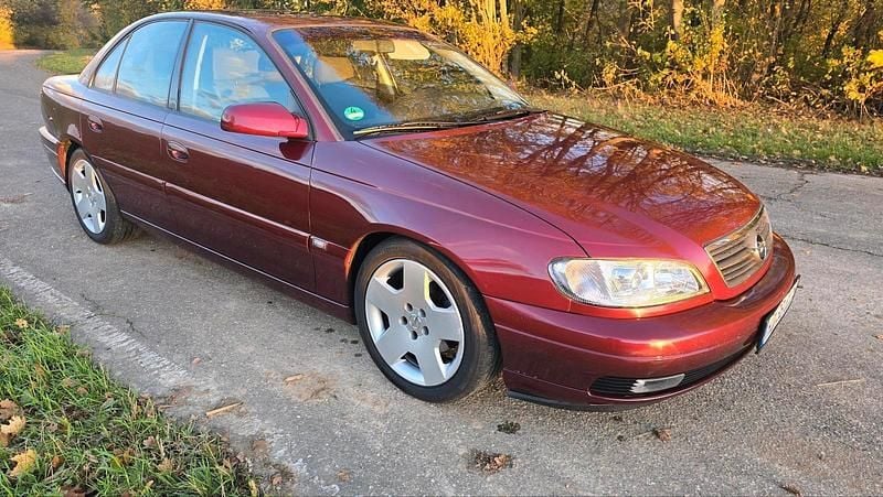 Rot Gebraucht 2002 Opel Omega Limousine | 3.200 € (Fairer Preis) - Bild 1/4
