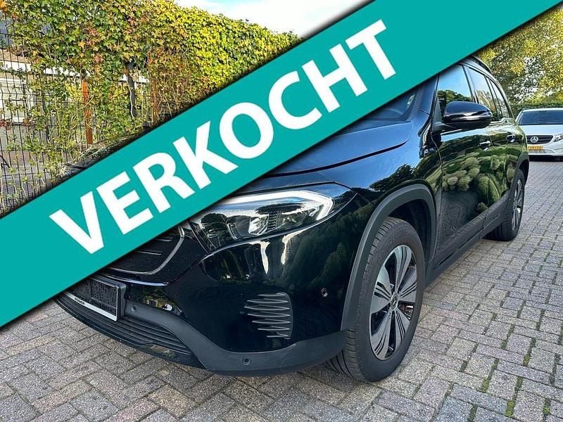 Schwarz Gebraucht 2022 Mercedes EQB300 SUV | 22.749 € - Bild 1/4