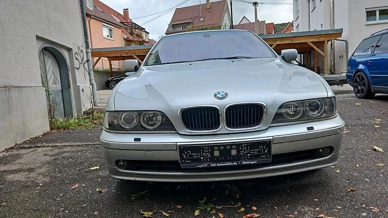 Silber Gebraucht 2002 BMW 520 Limousine | 3.000 € (Fairer Preis) - Bild 1/4
