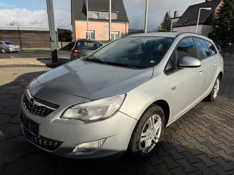 Silber Gebraucht 2012 Opel Astra Edition Kombi | 3.999 € (Fairer Preis) - Bild 1/4