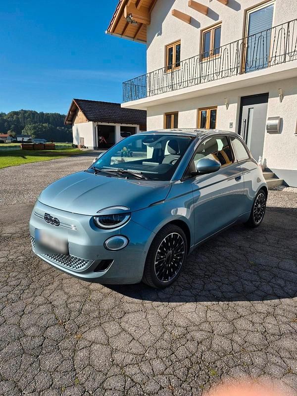 Blau Gebraucht 2021 Fiat 500e Icon Kleinwagen | 16.500 € (Guter Preis) - Bild 1/4