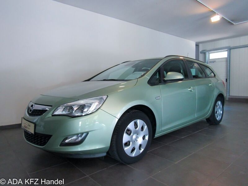 Grün Gebraucht 2012 Opel Astra Edition Kombi | 6.490 € (Teuer) - Bild 1/4