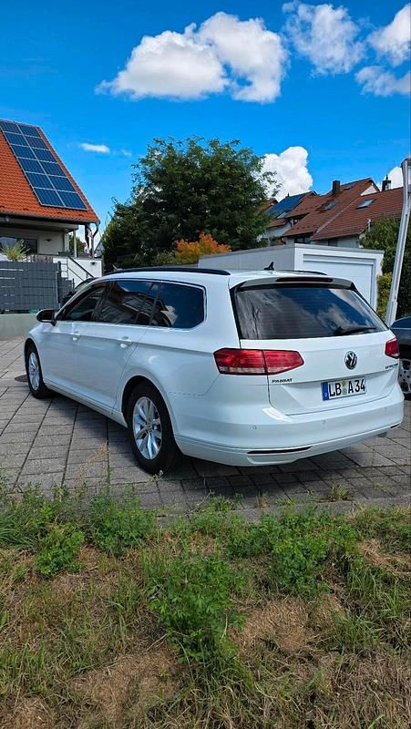 Gebraucht VW Passat Comfortline 150 PS (110 kW) 2015 Weiß Kombi