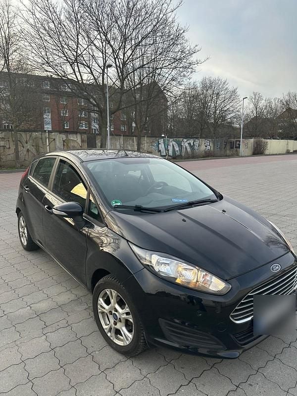 Gebraucht Ford Fiesta 101 PS (74 kW) 2013 Schwarz Kleinwagen