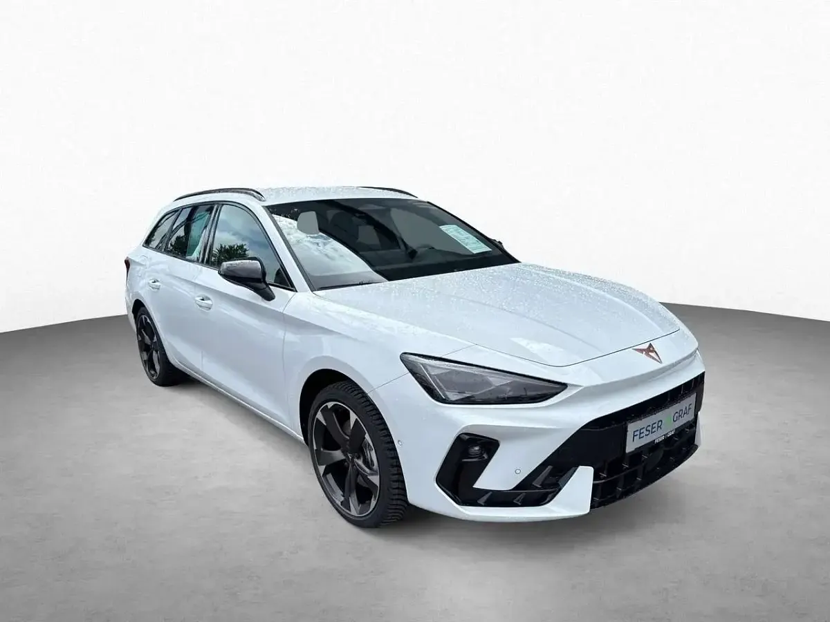 Neu Cupra Leon 204 PS (150 kW) 2025 Weiß Limousine