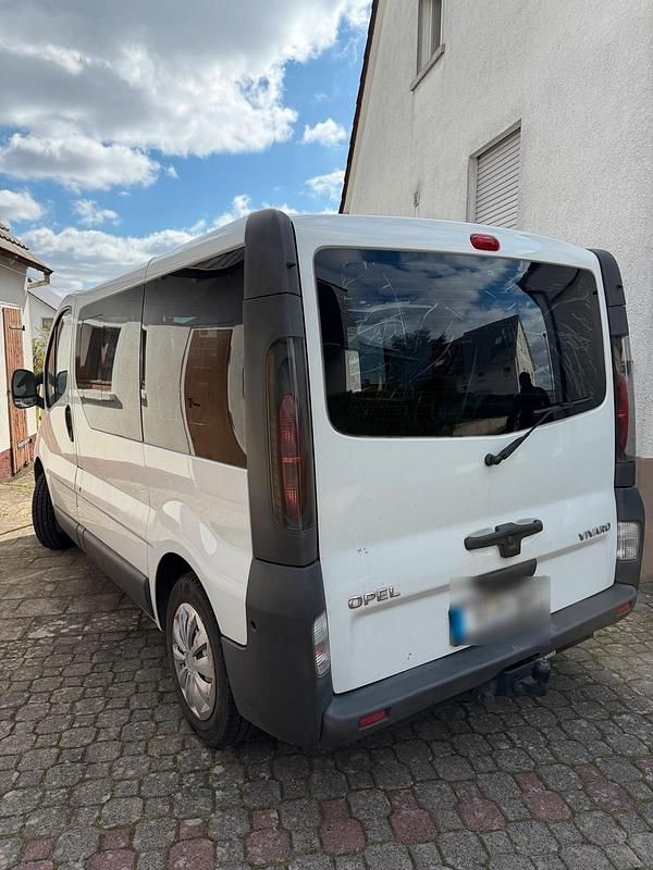 Second-hand Opel Vivaro 2005 Alb Monovolum