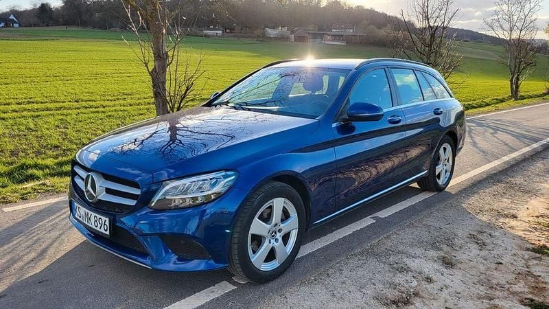 Gebraucht Mercedes C200 160 PS (117 kW) 2019 Blau Limousine