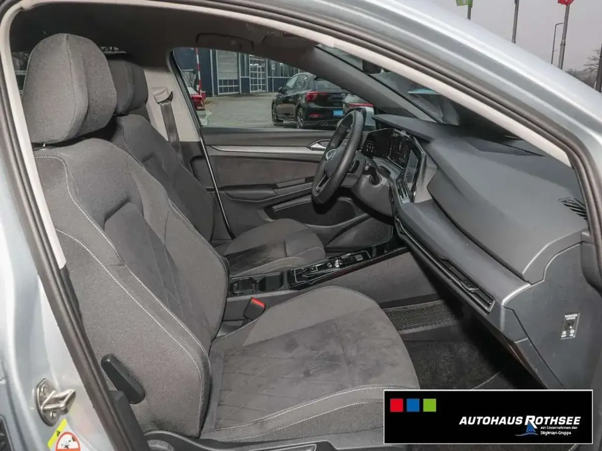 Gebraucht VW Golf VIII Style 150 PS (110 kW) 2024 Reflexsilber (metallic) Limousine
