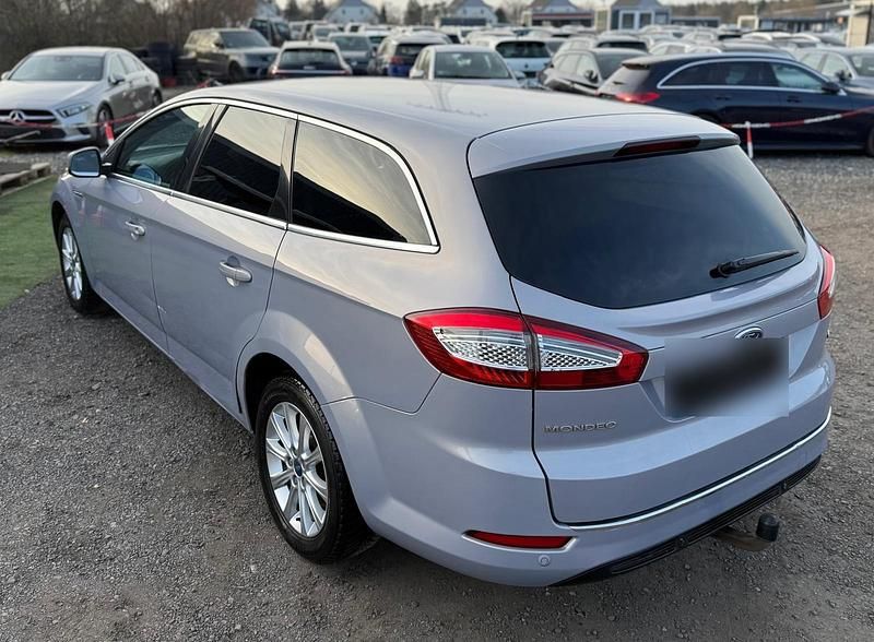 Gebraucht Ford Mondeo 140 PS (102 kW) 2012 Grau Kombi