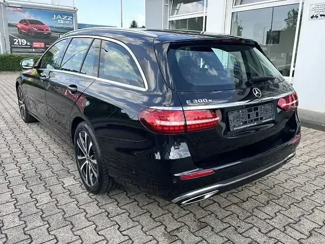 Gebraucht Mercedes E300 Avantgarde 320 PS (235 kW) 2022 Schwarz Kombi