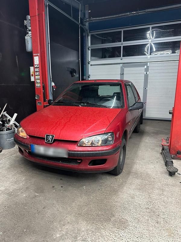 Rot Gebraucht 1996 Peugeot 106 Kleinwagen | 250 € - Bild 1/4