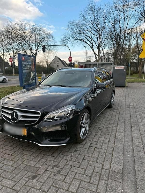 Schwarz Gebraucht 2025 Mercedes E350 AMG Limousine | 16.900 € - Bild 1/4