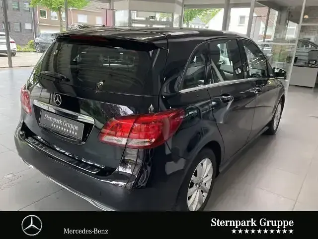 Gebraucht Mercedes B180 Style 122 PS (89 kW) 2017 Schwarz Van / Kleinbus